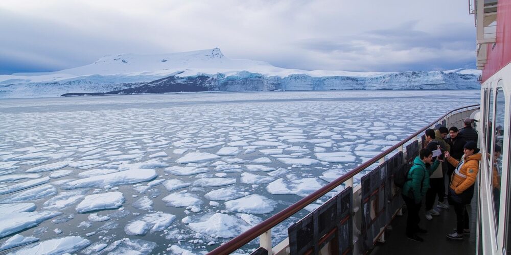 ガリンコ号ツアー1泊2日札幌発の添乗員同行【最安値】